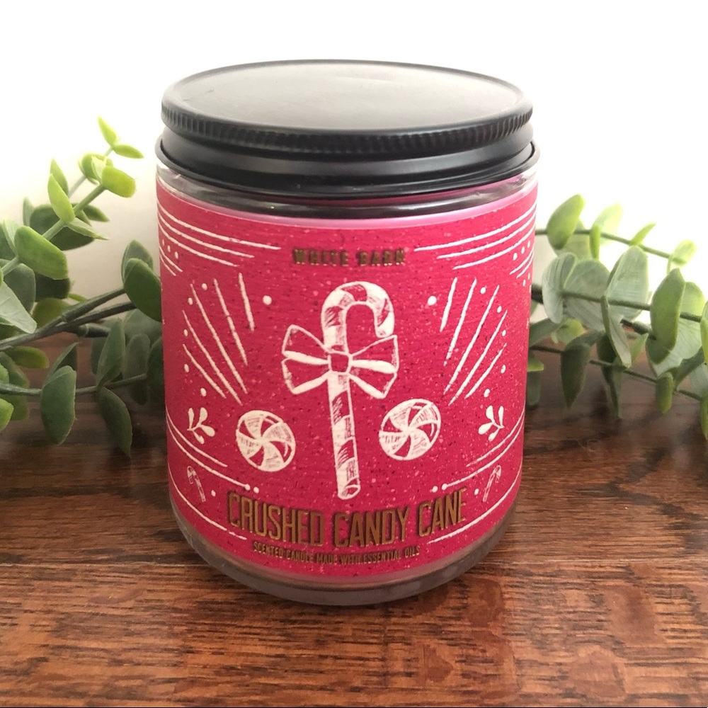 Bath & Body Works - Crushed Candy Cane Candle - 7 oz